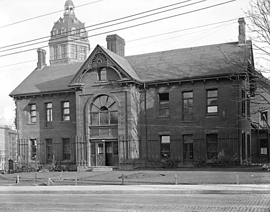 City Relief Office, ca. 1924. Photo: Stuart Thomson, City of Vancouver Archives #99-3427