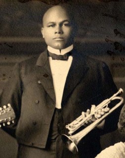 Frank Waldron, ca. 1925 when he was with the Wang Doodle Orchestra in Seattle. Photo courtesy Black Heritage Society of Washington State ##2001.14.2.16E (cropped)