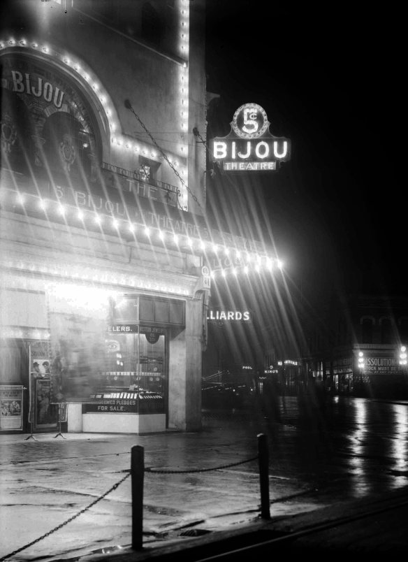 Bijou Theatre in 1913, after an expansion that took out part of the Louvre Hotel building. City of Vancouver Archives #LGN 995 (cropped)
